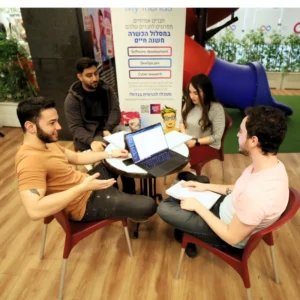 Data Engineering with a Systems Perspective - students working on related projects during hands on training program