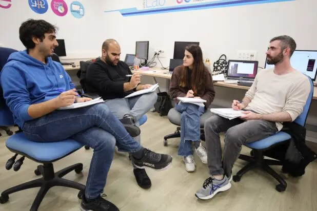 לוחמים משוחררים משתתפים בהכשרת DevOps טכנולוגית בצפון הארץ